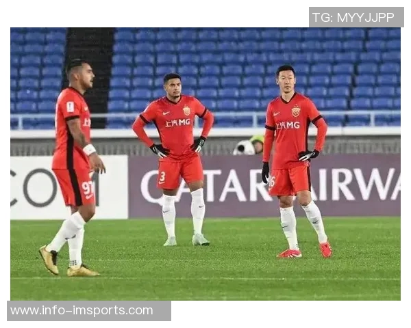 上海海港全力备战新赛季加布里埃尔回归训练场积极恢复状态 上海海港全力备战新赛季加布里埃尔回归训练场积极恢复状态