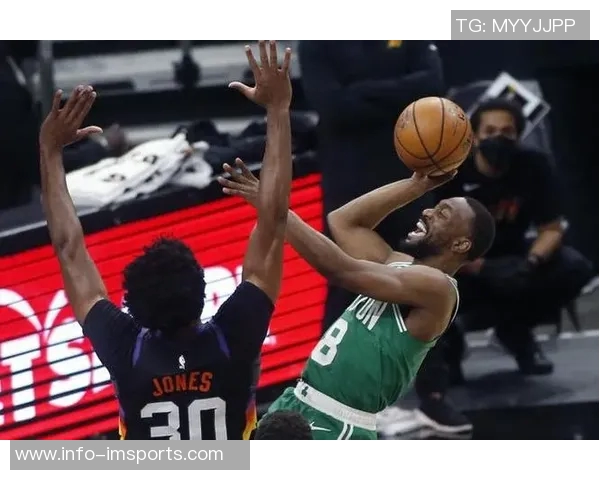 手感冰凉瓦塞尔上半场表现低迷仅得2分三分球全失手 手感冰凉瓦塞尔上半场表现低迷仅得2分三分球全失手