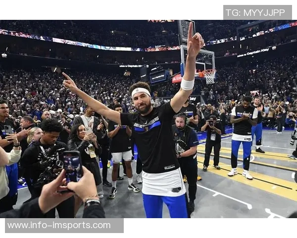 克莱替补首节表现出色5分钟内贡献5分2板1助1断展现冷静实力