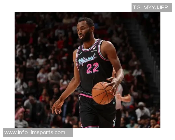 哈克斯因脚踝扭伤提前退场明日背靠背能否出战待定